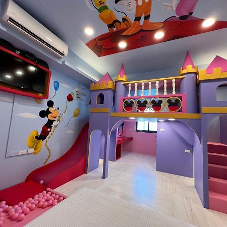 Fun Holiday Family Hostel Tainan Luaran gambar