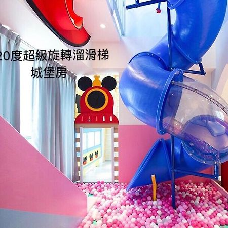 Fun Holiday Family Hostel Tainan Luaran gambar