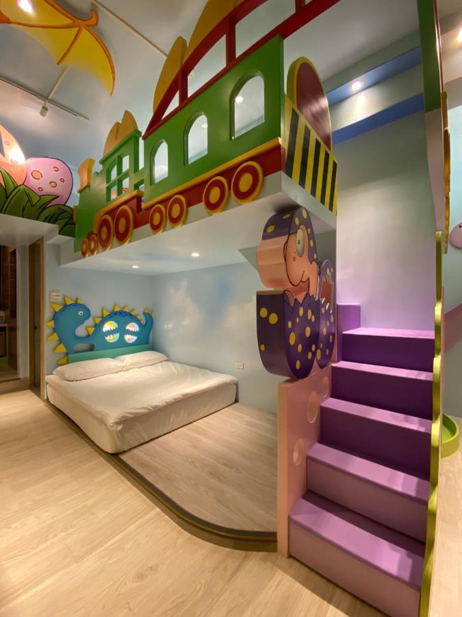 Fun Holiday Family Hostel Tainan Luaran gambar