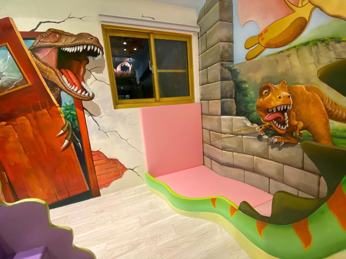Fun Holiday Family Hostel Tainan Luaran gambar