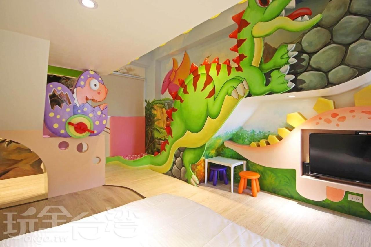 Fun Holiday Family Hostel Tainan Luaran gambar