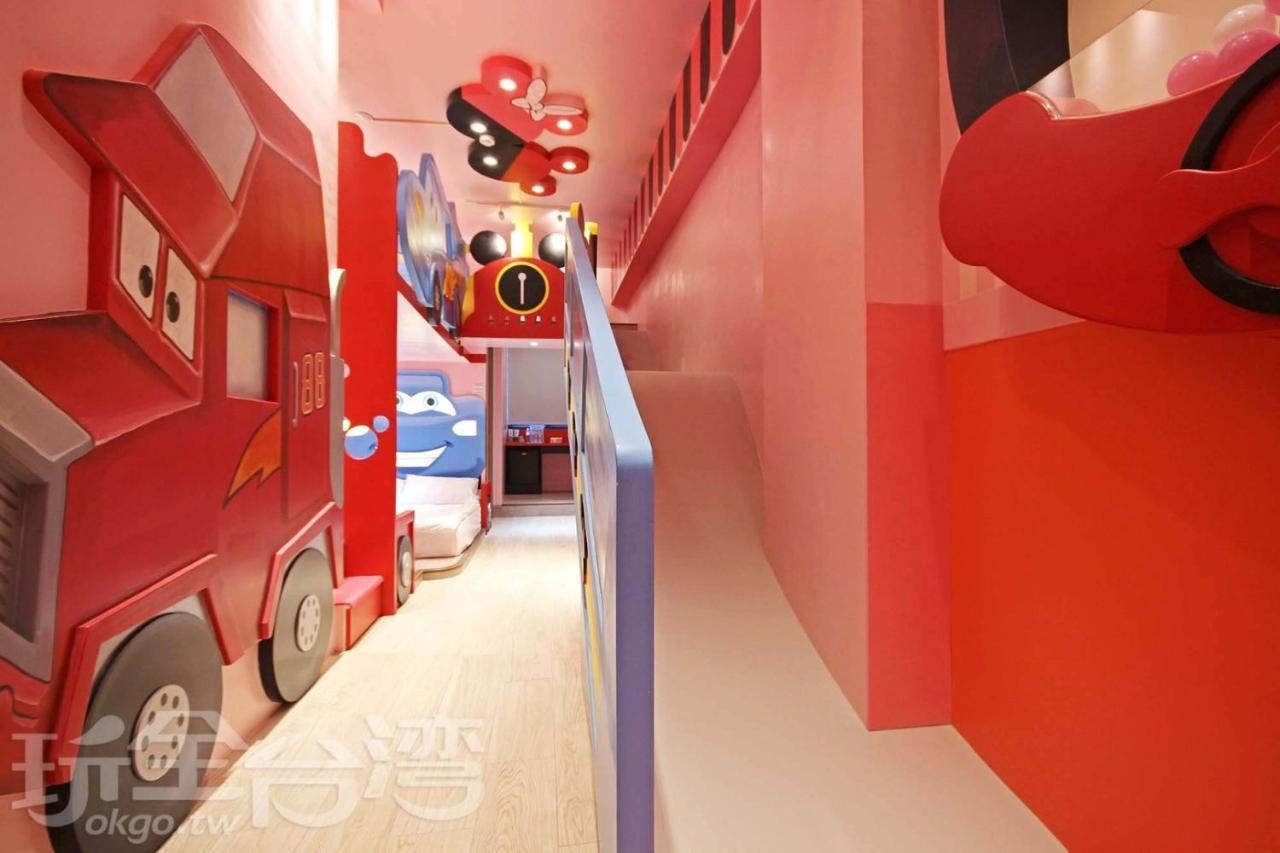 Fun Holiday Family Hostel Tainan Luaran gambar
