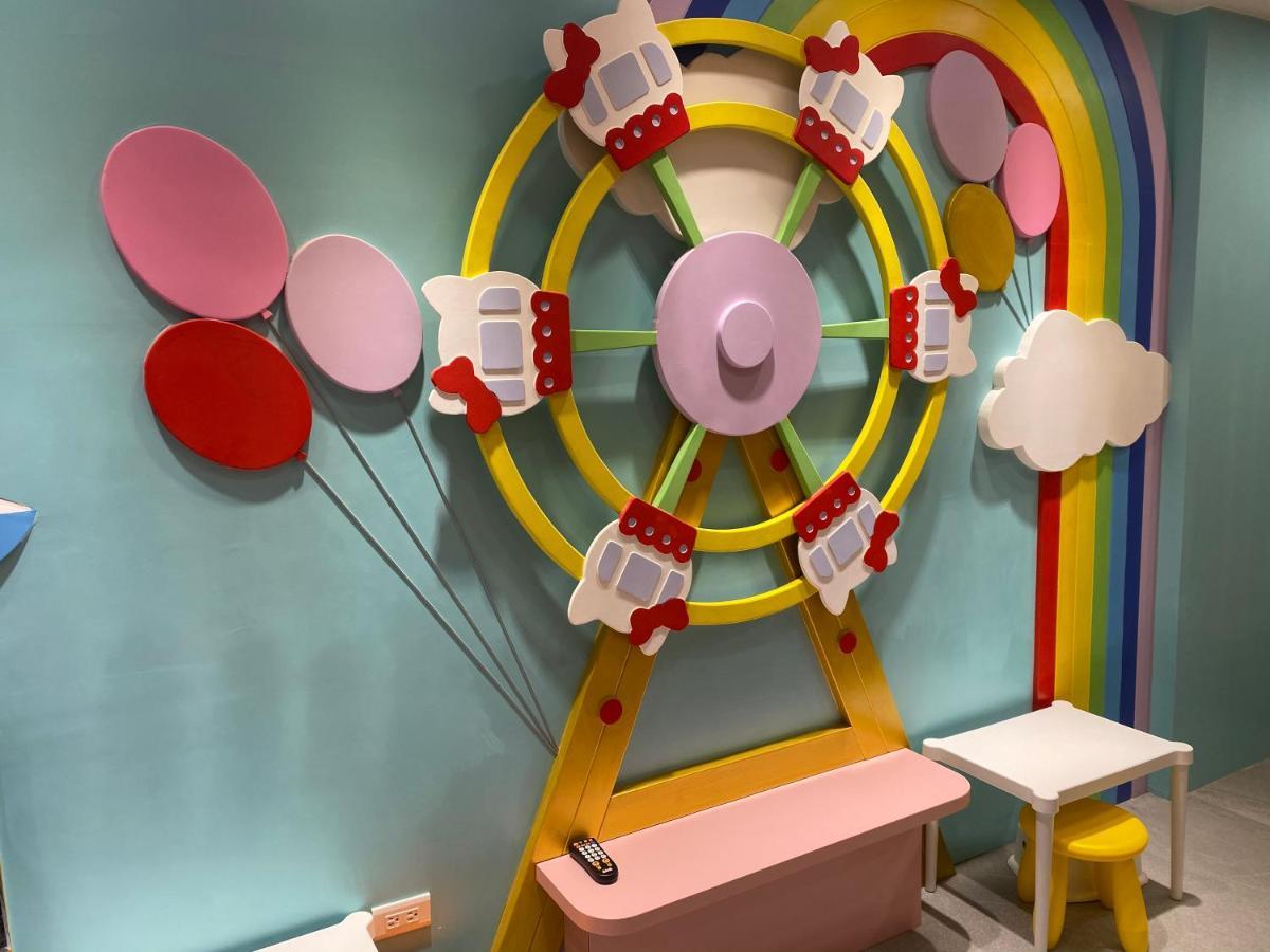 Fun Holiday Family Hostel Tainan Luaran gambar