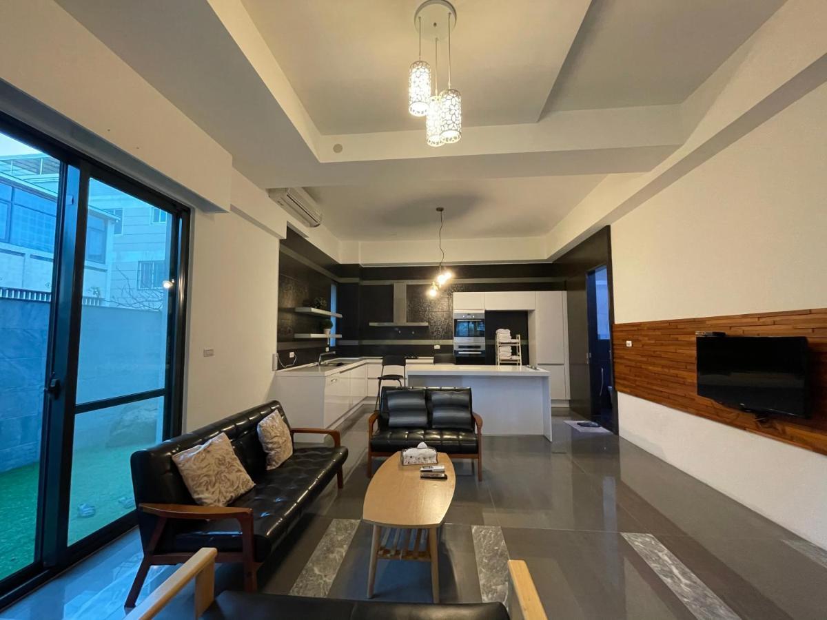 Fun Holiday Family Hostel Tainan Luaran gambar