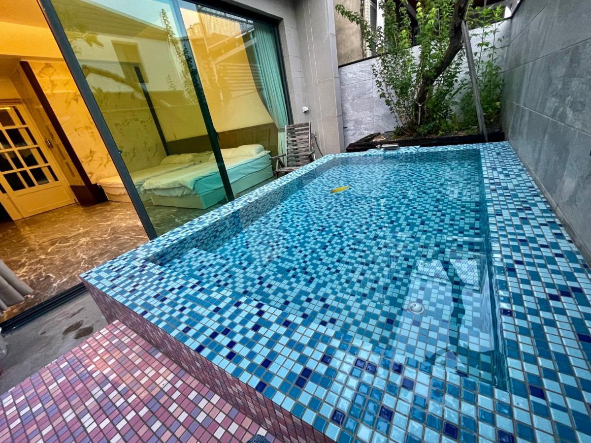 Fun Holiday Family Hostel Tainan Luaran gambar