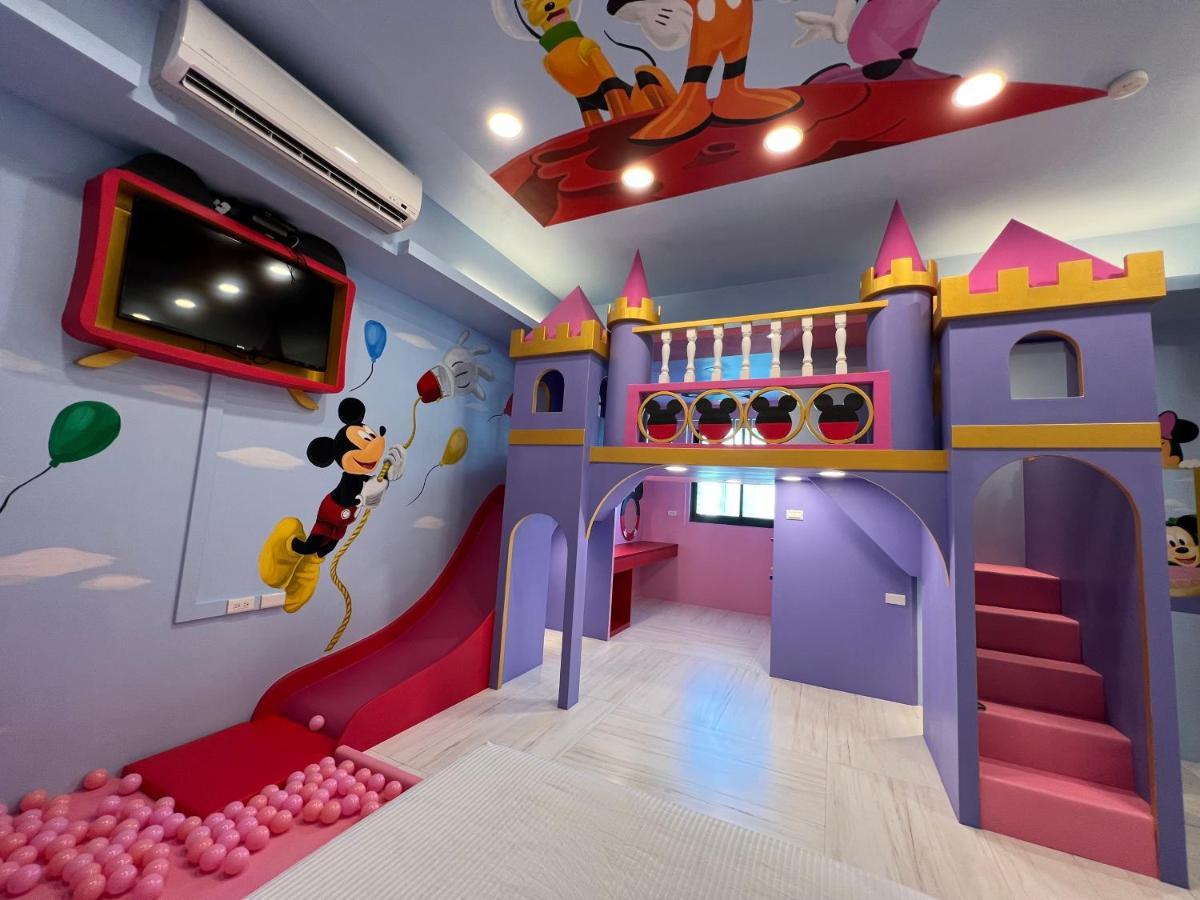 Fun Holiday Family Hostel Tainan Luaran gambar