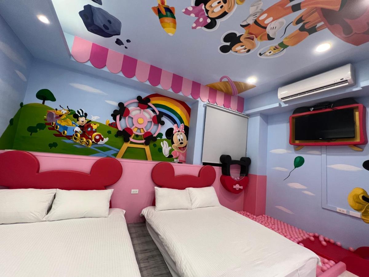 Fun Holiday Family Hostel Tainan Luaran gambar