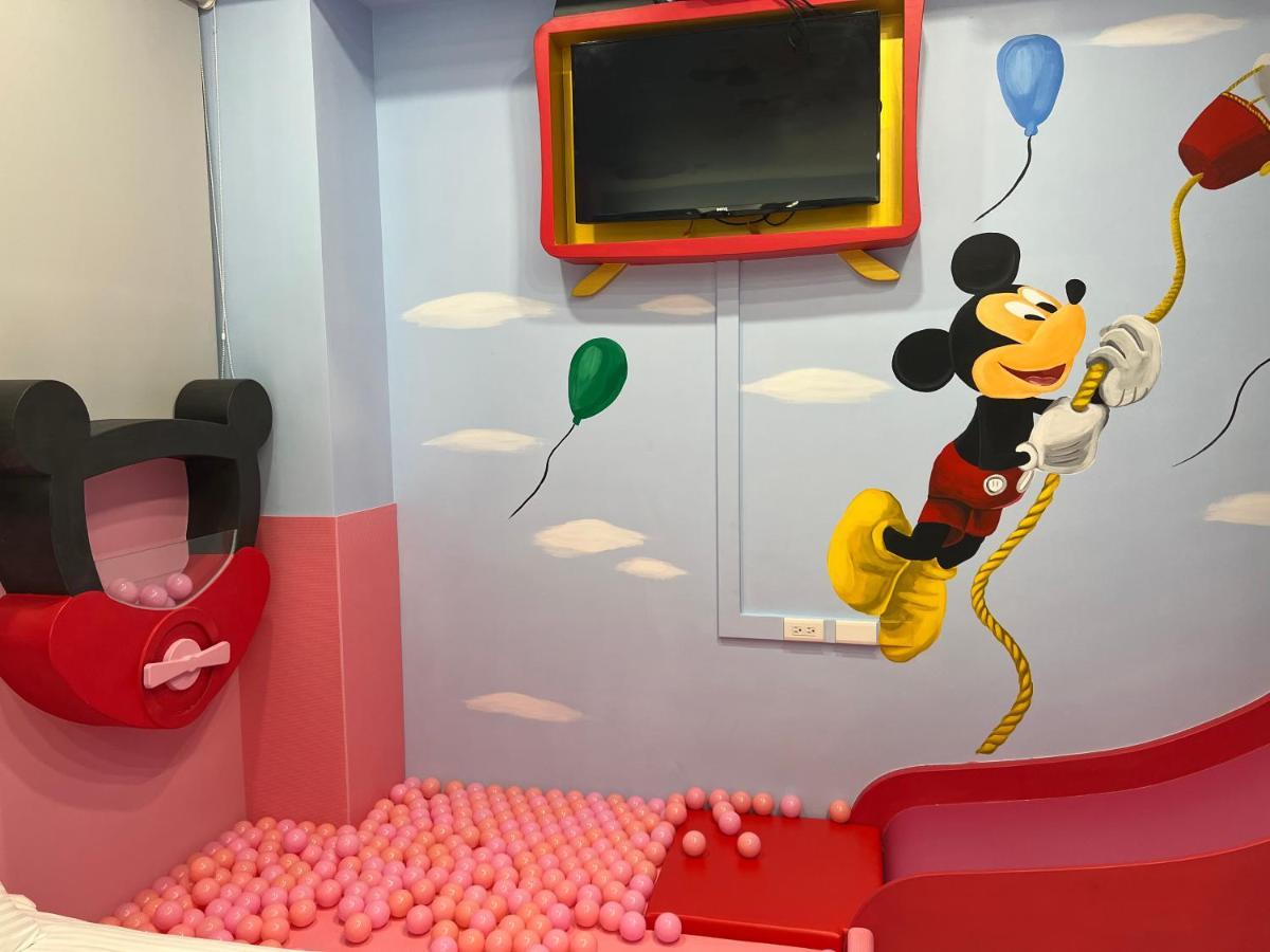 Fun Holiday Family Hostel Tainan Luaran gambar