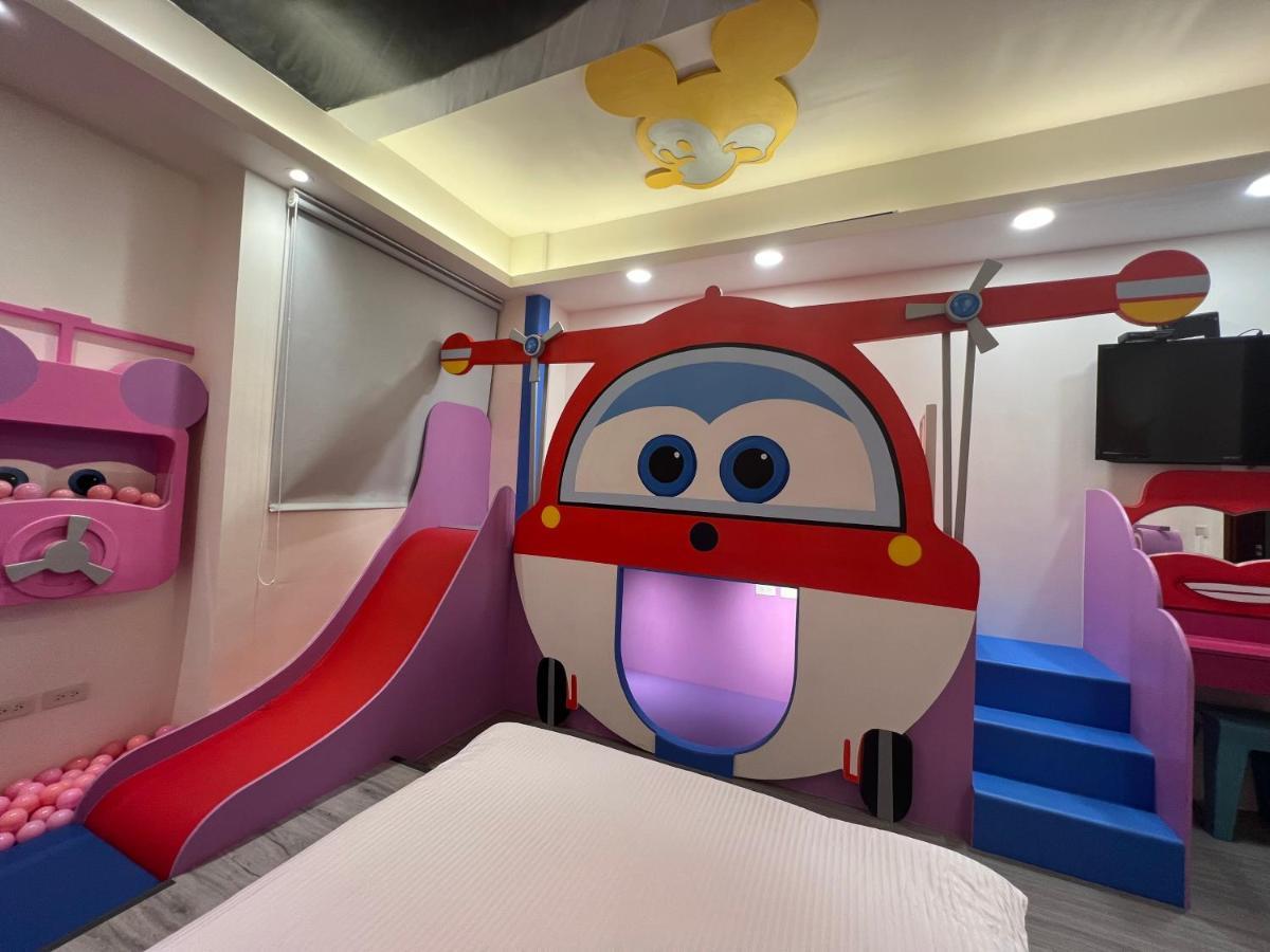 Fun Holiday Family Hostel Tainan Luaran gambar