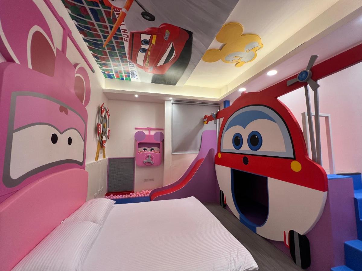 Fun Holiday Family Hostel Tainan Luaran gambar