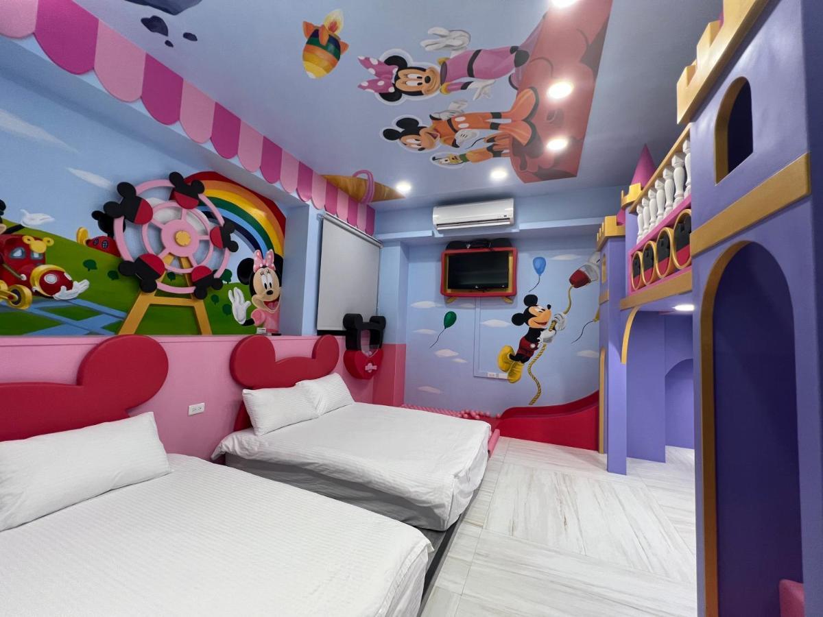 Fun Holiday Family Hostel Tainan Luaran gambar