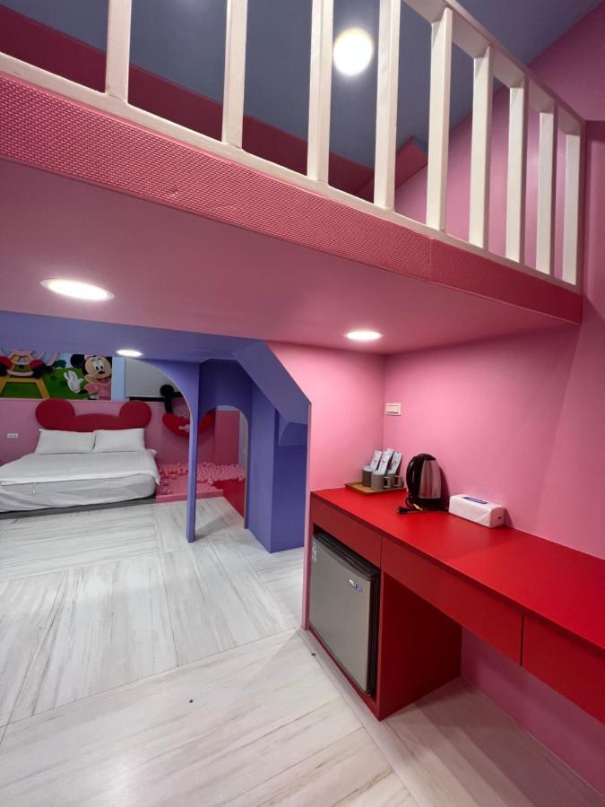 Fun Holiday Family Hostel Tainan Luaran gambar