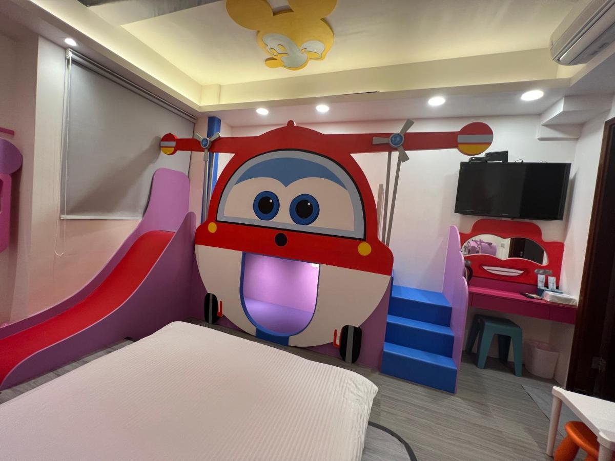 Fun Holiday Family Hostel Tainan Luaran gambar