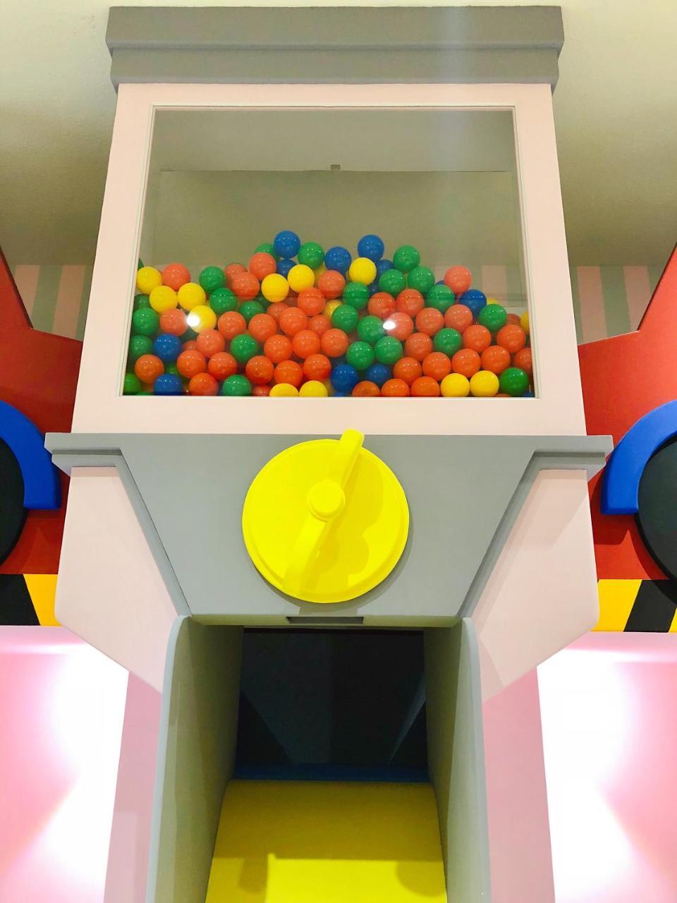 Fun Holiday Family Hostel Tainan Luaran gambar