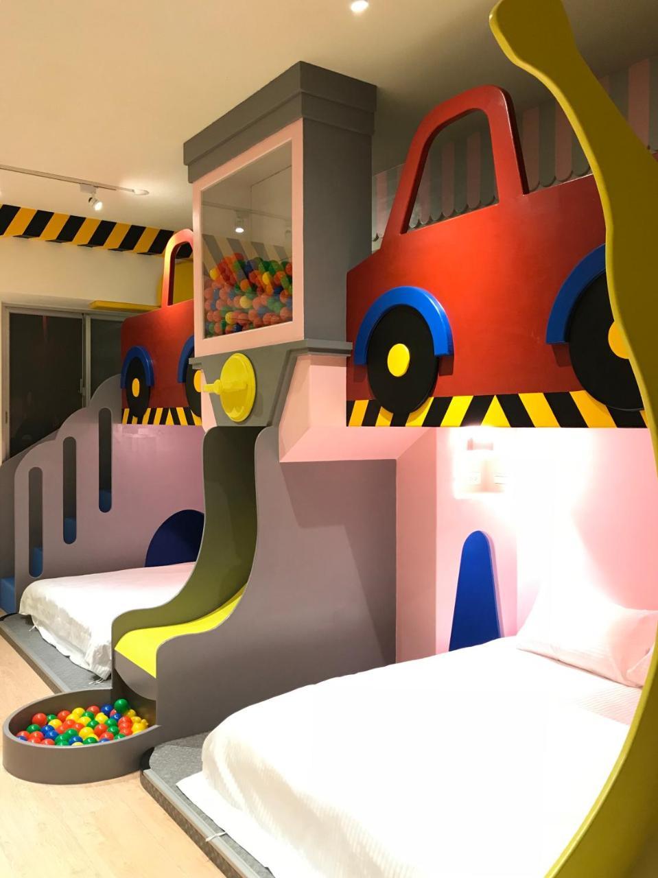 Fun Holiday Family Hostel Tainan Luaran gambar